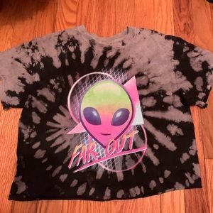 Far out alien tee